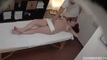 Czech massage หนังXนวดนาบ ตั้งกล้องแอบถ่ายสาวอวบนมโตที่มีใจให้หมอนวดหนุ่มกล้ามโต เล่นหีจนเงี่ยนจับควยยัดแล้วเย็ดปาก กระแทกซอยหีนมเด้งคาเตียง
